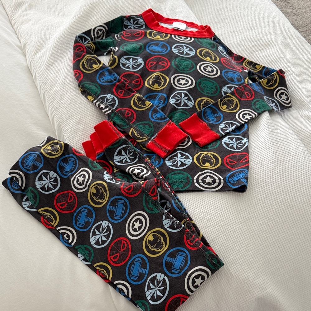 Hannah Anderson Marvel Black Kids Pajama Set with Red Trim  size 130 vgc